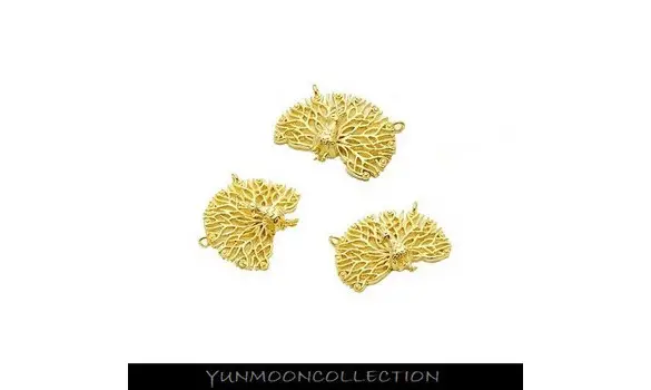 Paon connecteur sculpté en plaqué Or