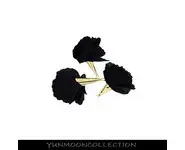 Corsage de rose noir pendentif pompon