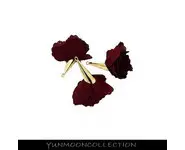 Corsage rose rouge pendentif pompon