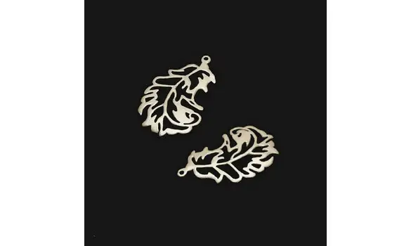 Pendentif feuille en mat plaqué OR