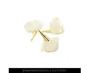 Corsage de rose blanche pompon