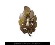 Antique style broche en forme de feuille