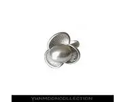 Bague perle gris imitation en piédestal