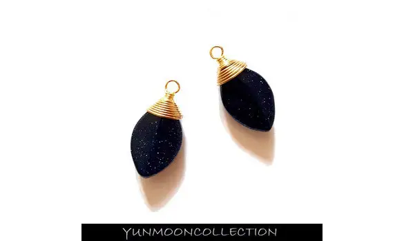 Pendentif pierre sable bleu coupe liss